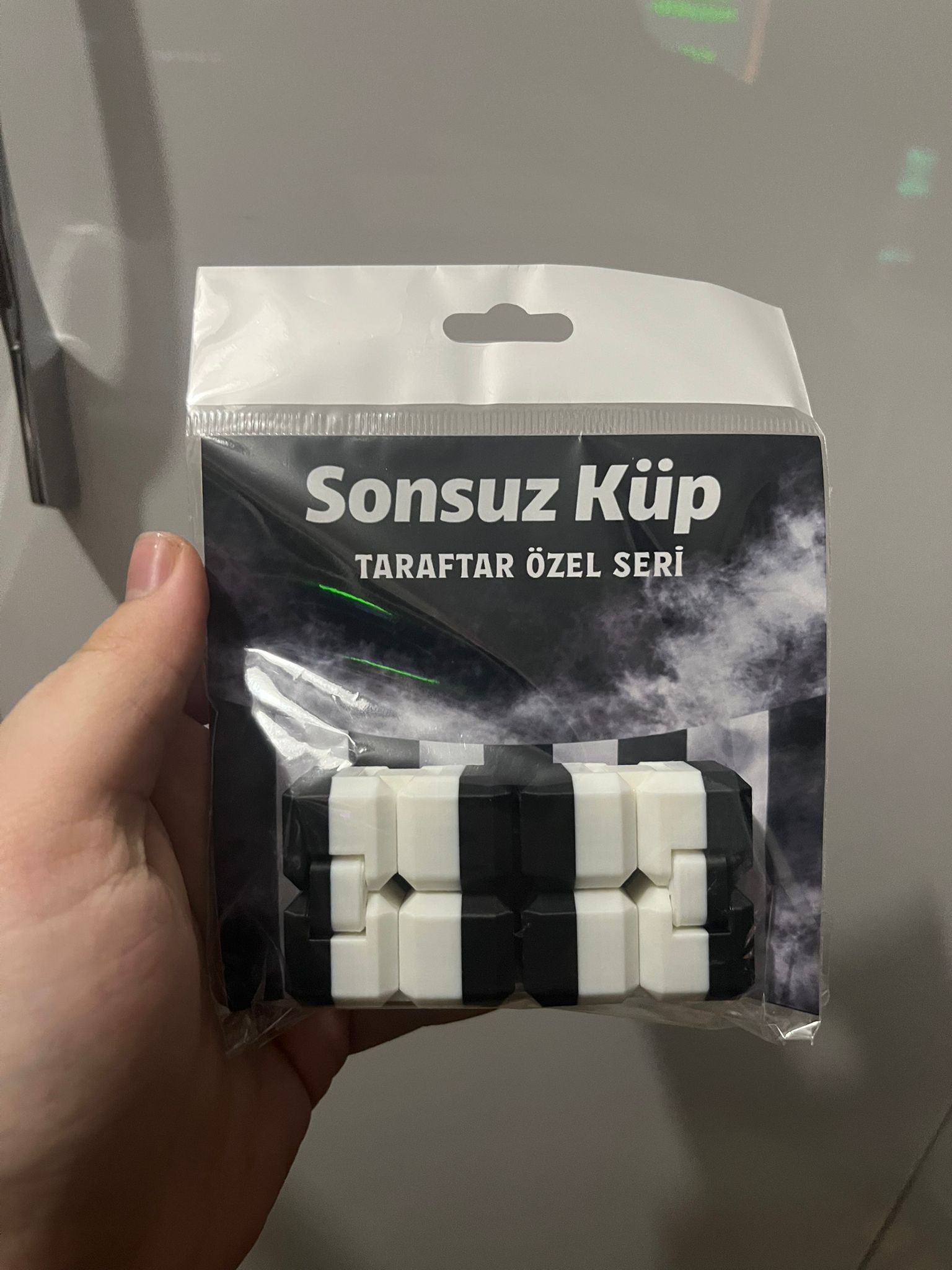 Siyah-Beyaz Küp
